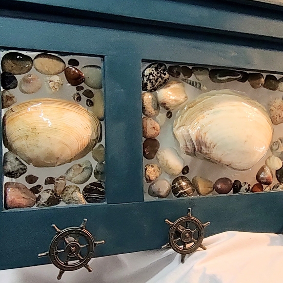 Nautical Wall Decor Hooks with Seashells and Stones - Picture 4 of 6